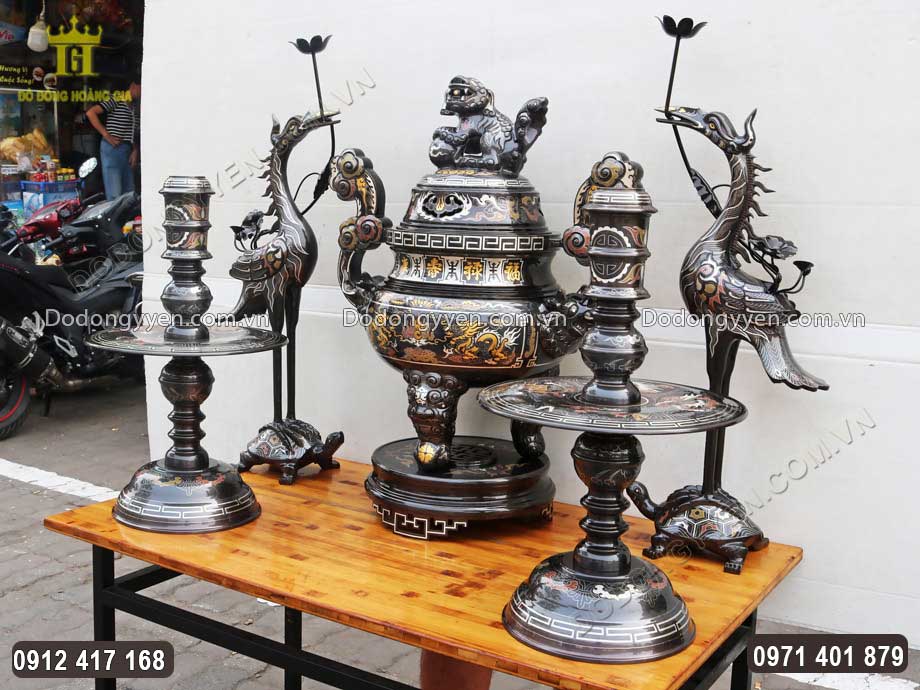 Vật phẩm gi&uacute;p mang lại sự sang trọng, uy nghi&ecirc;m cho kh&ocirc;ng gian thờ c&uacute;ng nh&agrave; gia chủ